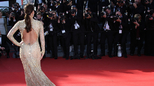 Modni trend koji opstaje: Eva Longorija u raskošnoj haljini, idealnoj za svečane prilike