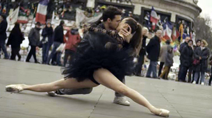 Zanosni ples u centru Pariza