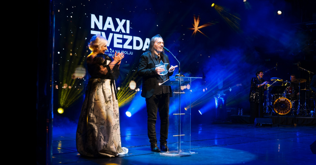 „Naxi Zvezda za sva vremena“: Dadu Topiću uručeno priznanje uz ovacije publike