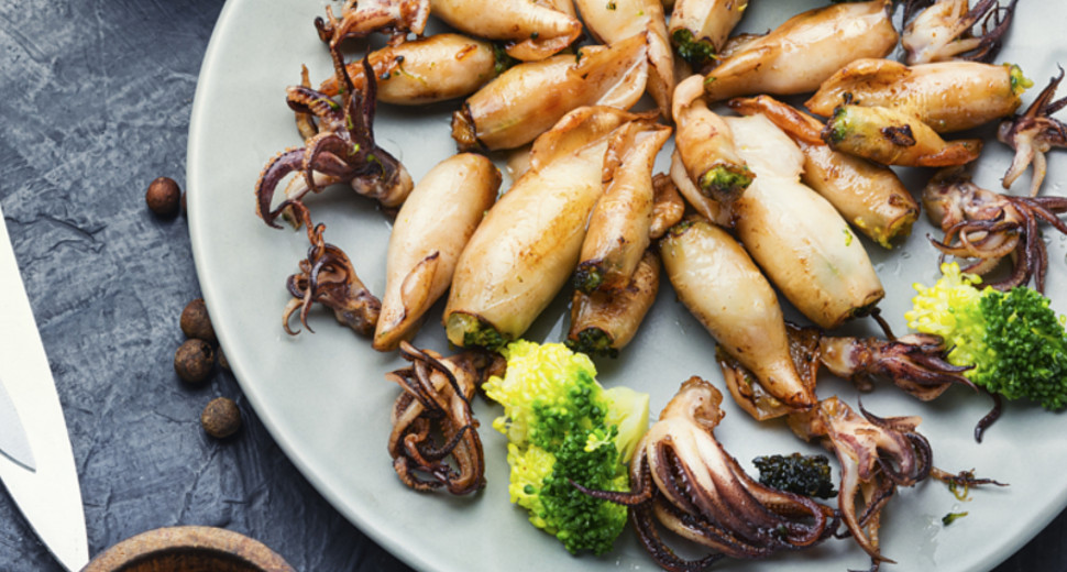 Punjene lignje sa račićima, pirinčem i slaninom