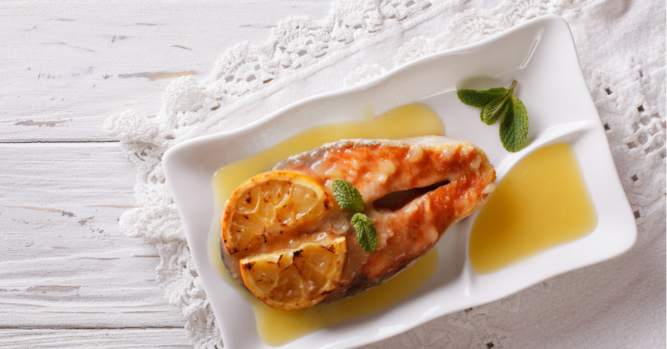 Sporo pečeni losos sa citrusima i aromatičnim začinima