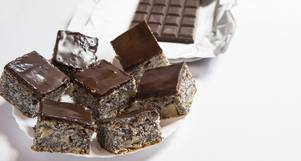 Kolač sa jabukama i makom