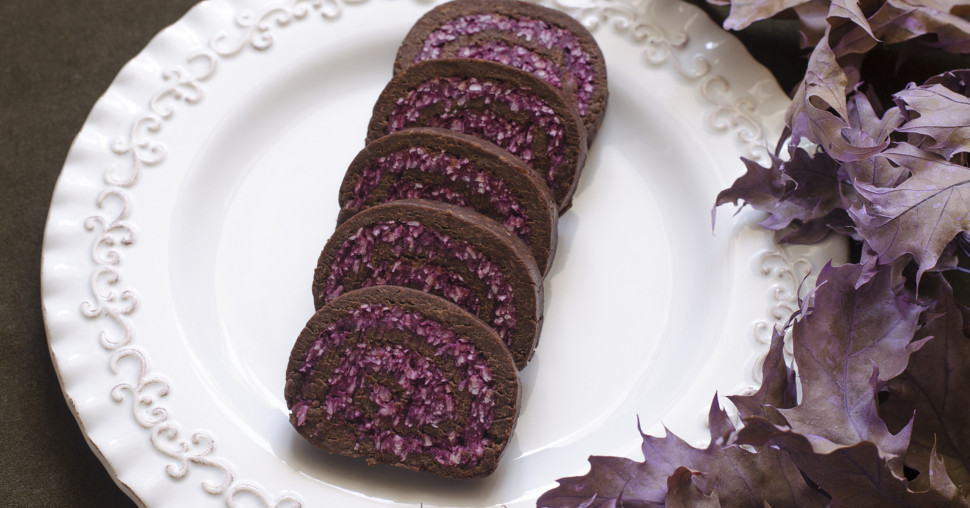 Čokoladni rolat sa kokosom i borovnicama