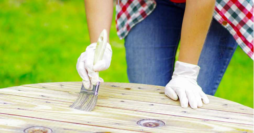 Pet mesta koja će četkica za farbanje očistiti bolje od bilo kog drugog alata