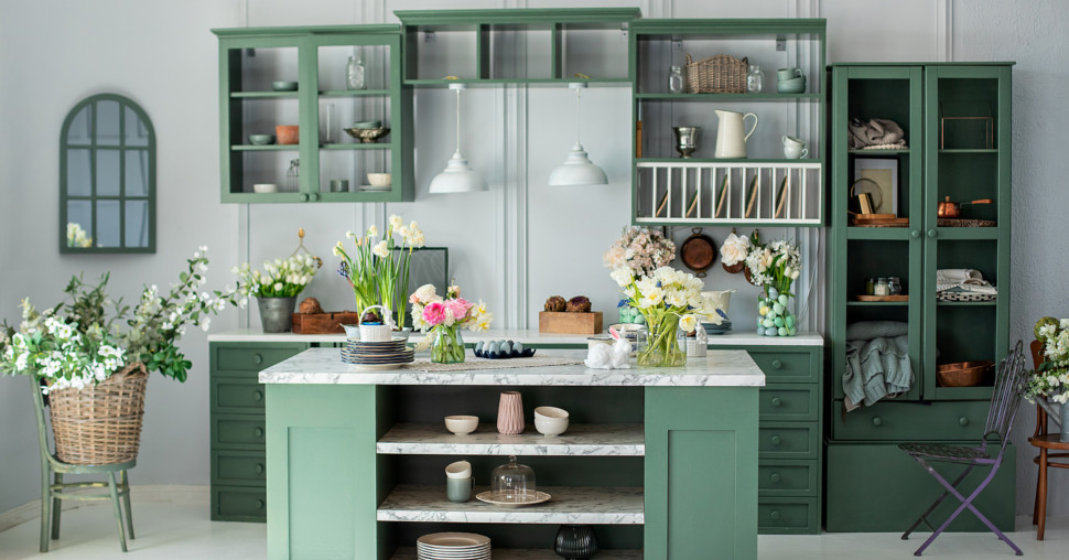 Šest stvari koje dizajneri uvek menjaju u proleće za svetliji i prozračniji dom