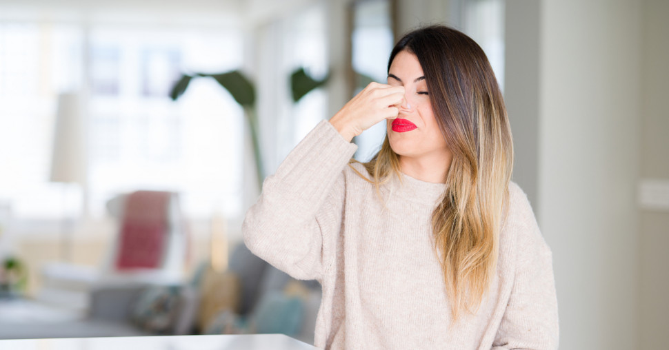 Jednostavan trik koji lako uklanja miris duvana iz sobe