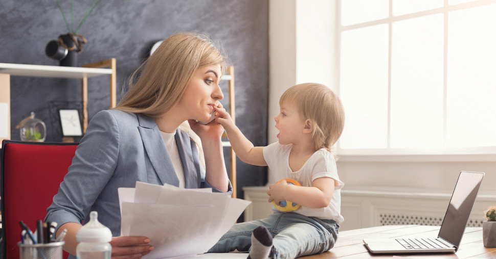 Majčinstvo i karijera: Kako biti dobra mama i profesionalac bez griže savesti
