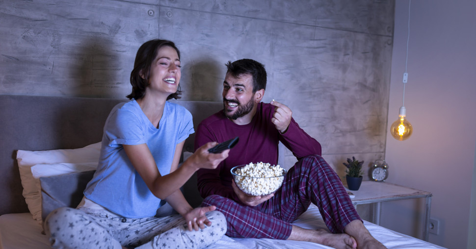 Serije i dokumentarci za kišni vikend: Pet ideja za veče uz kokice i toplo ćebe