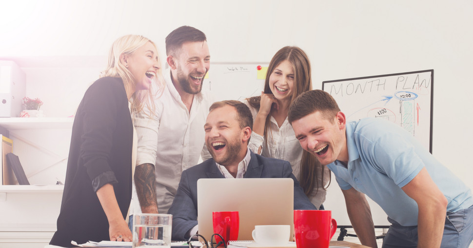 Zašto je dobro nasmejati se sebi u neprijatnim trenucima?