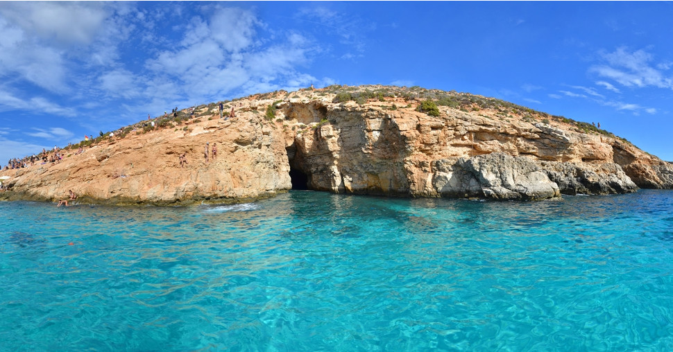 Plava laguna i ostrvo Komino: Tirkizna magija na samo dva sata od Beograda