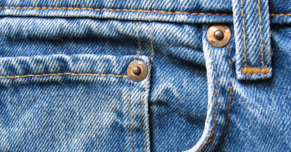 Čemu služe bakarne nitne na farmerkama? Nisu tu samo zbog ukrasa