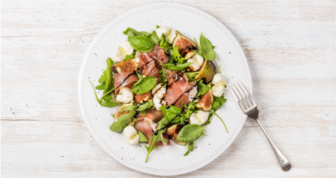 Salata sa smokvama i pršutom