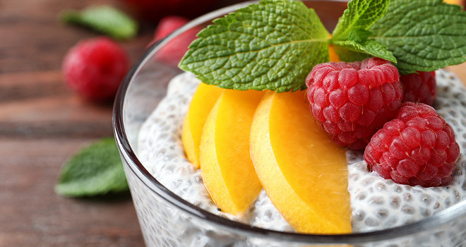 Čia puding sa nektarinom i malinama