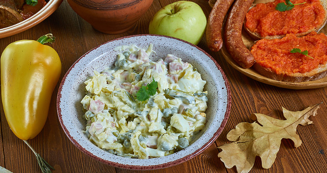 Ruska salata sa pršutom
