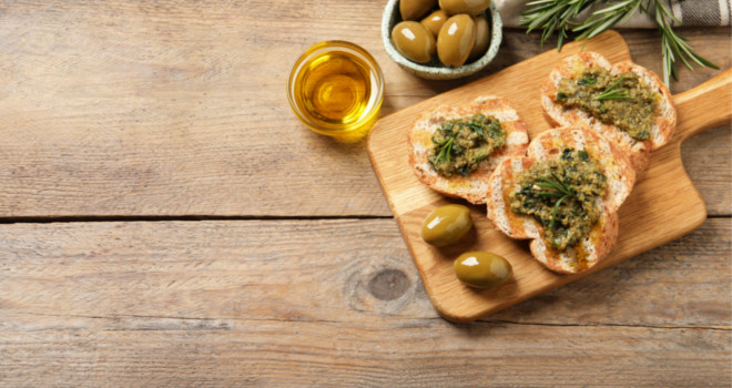 Brusketi sa pesto sosom