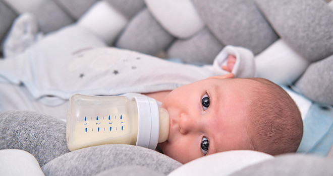 Zašto se neke bebe rađaju ćelave, a neke sa kosom?