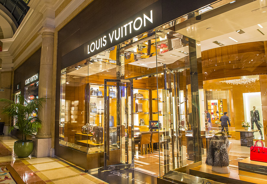 Neobična moda: Louis Vuitton plasirao čizme inspirisane ženskom nogom u salonkama