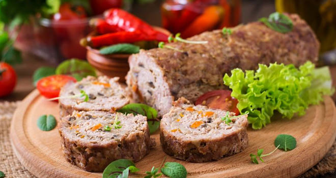Rolat od mlevenog mesa sa povrćem