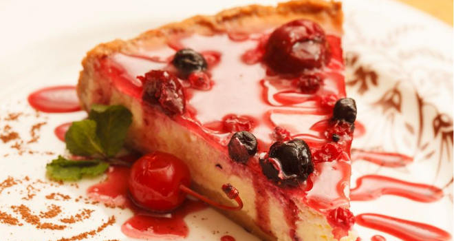 Tart sa šumskim voćem