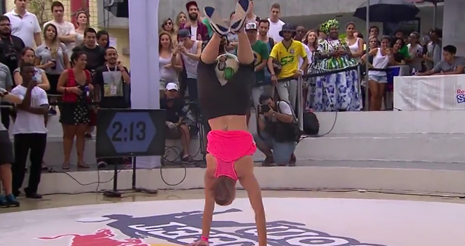 Ko kaže da devojke nisu za freestyle fudbal?