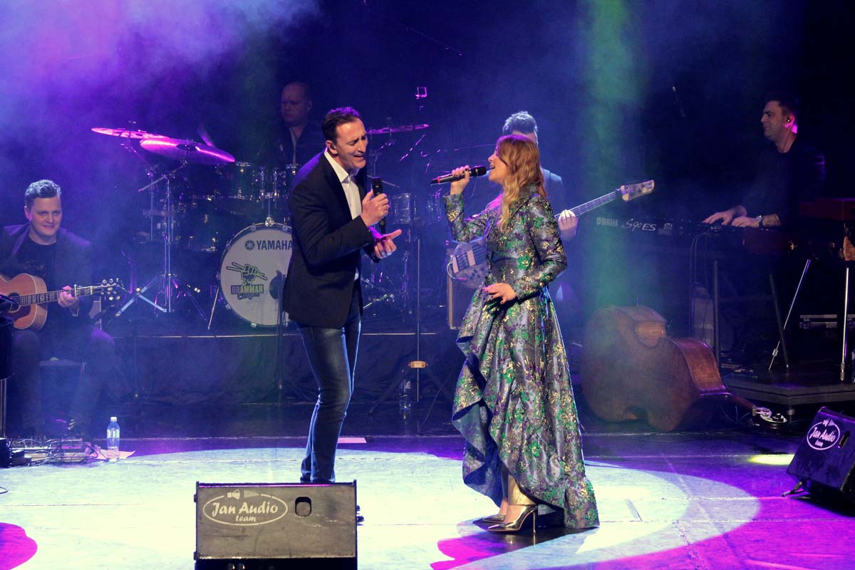 Maya Sar: Magija tonova na Terazijama