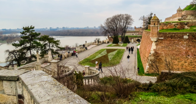 Izložba "Na drugi pogled" na Savskom šetalištu na Kalemegdanu