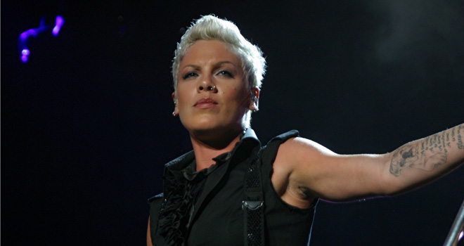Pink: Priznanje za humanitarni rad