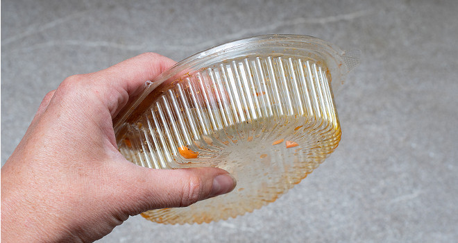 Masni tragovi na plastičnim posudama uklanjaju se uz pomoć jednostavnog trika