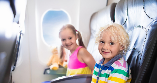 Četiri američke avio-kompanije menjaju politiku: Deca će moći da sede sa roditeljima