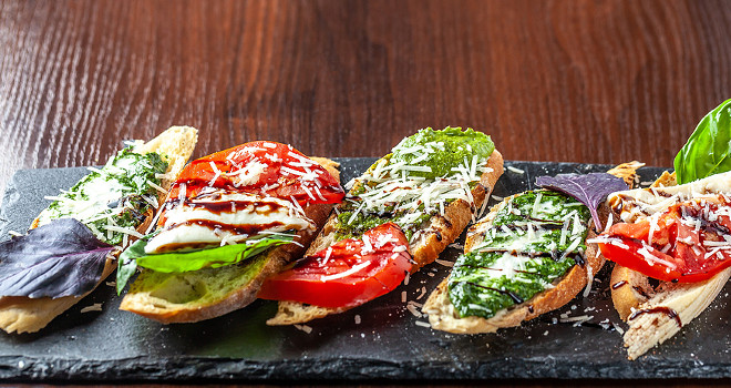 Neodoljivi brusketi sa pesto sosom