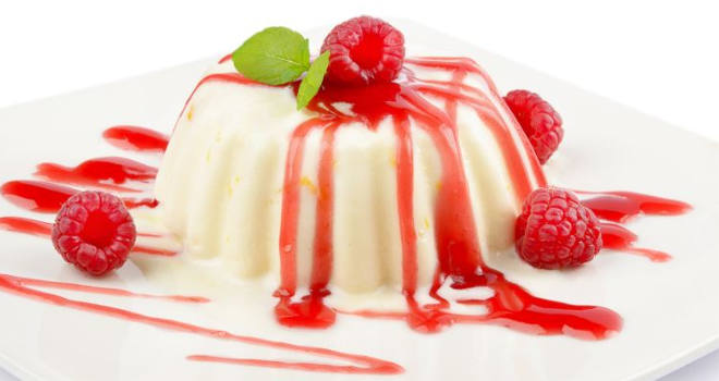 Puding od bele čokolade sa malinama