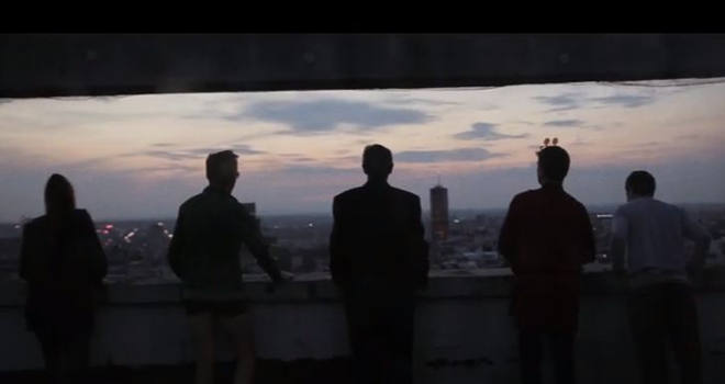 Artan Lili predstavlja novi video singl Profesionalci