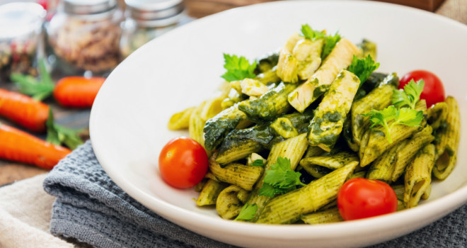 Piletina u pesto sosu