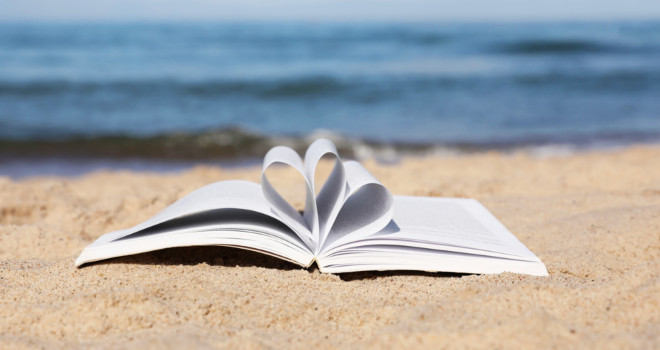 Čitanje na plaži: Opustite se uz omiljeno štivo