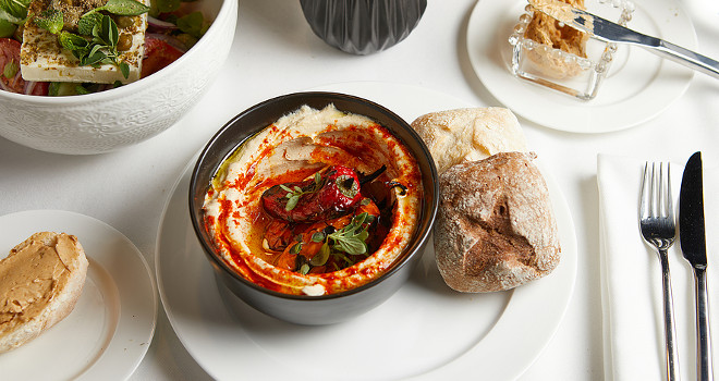Domaći humus sa ljutom paprikom