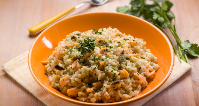 Rižoto salata sa dimljenim lososom!