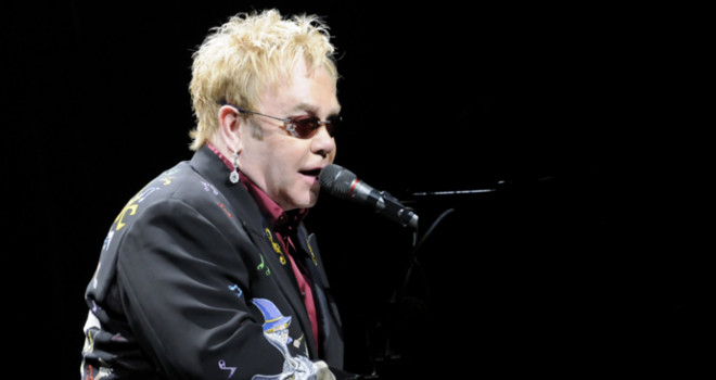 Elton Džon govori o svojim najupečatljivijim odevnim kombinacijama