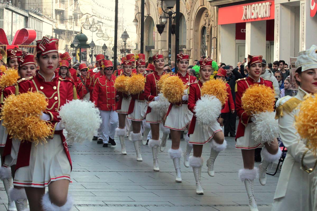 Mažoretkinje prodefilovale u čast Praznika mimoze