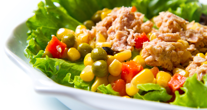 Salata od krompira, maslina i sardine