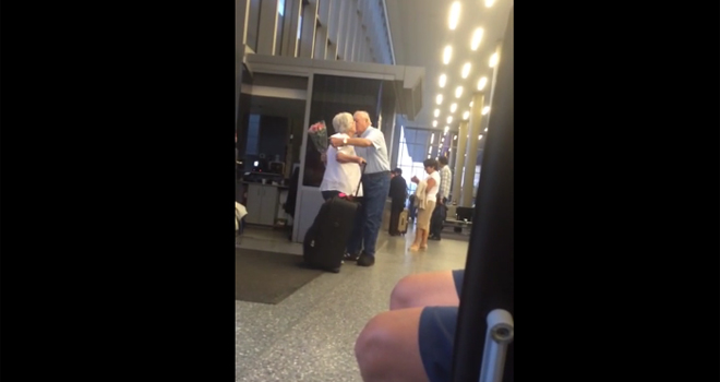 Prava ljubav: Male pažnje koje život čine lepšim (VIDEO)