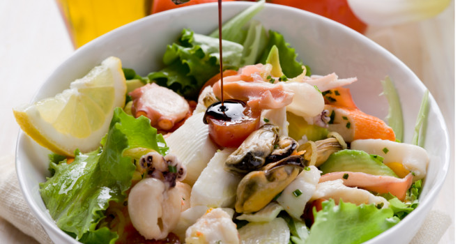 Salata sa dagnjama i avokadom