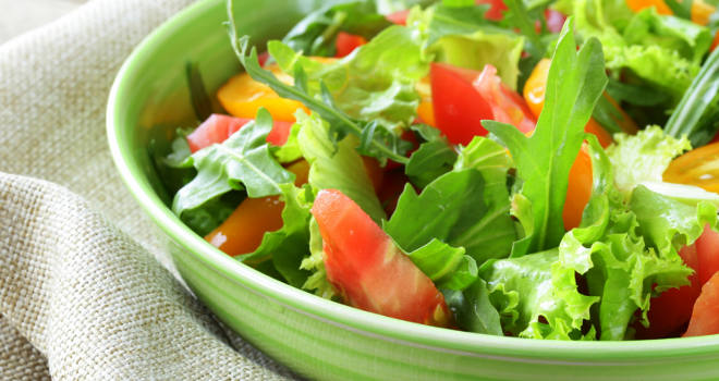 Pileća salata sa orasima