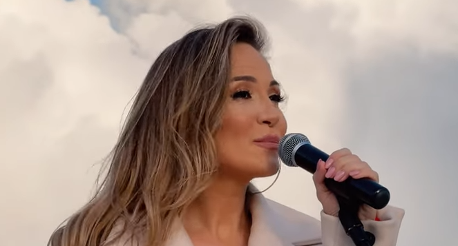 NOVI ALBUM JELENE TOMAŠEVIĆ “ISKRENA”:  "Birala sam pesme po srcu"