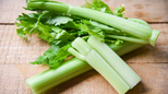 Zašto je dobro da grickamo celer između obroka?