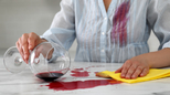 Uspešno uklonite fleke od crvenog vina
