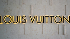 Zvezda serije Kuća zmaja na Louis Vuitton reviji