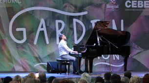 Matija Dedić održao koncert u botaničkoj bašti