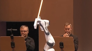 Robot dirigovao simfonijskim orkestrom u Nemačkoj!