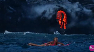 Ispunila svoj san i surfivala tokom erupcije vulkana