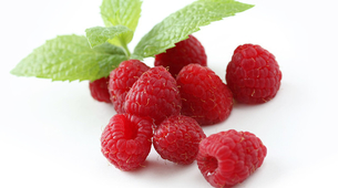 Izuzetne MOĆI maline: Iskoritite sezonu i blagodeti ove voćke!